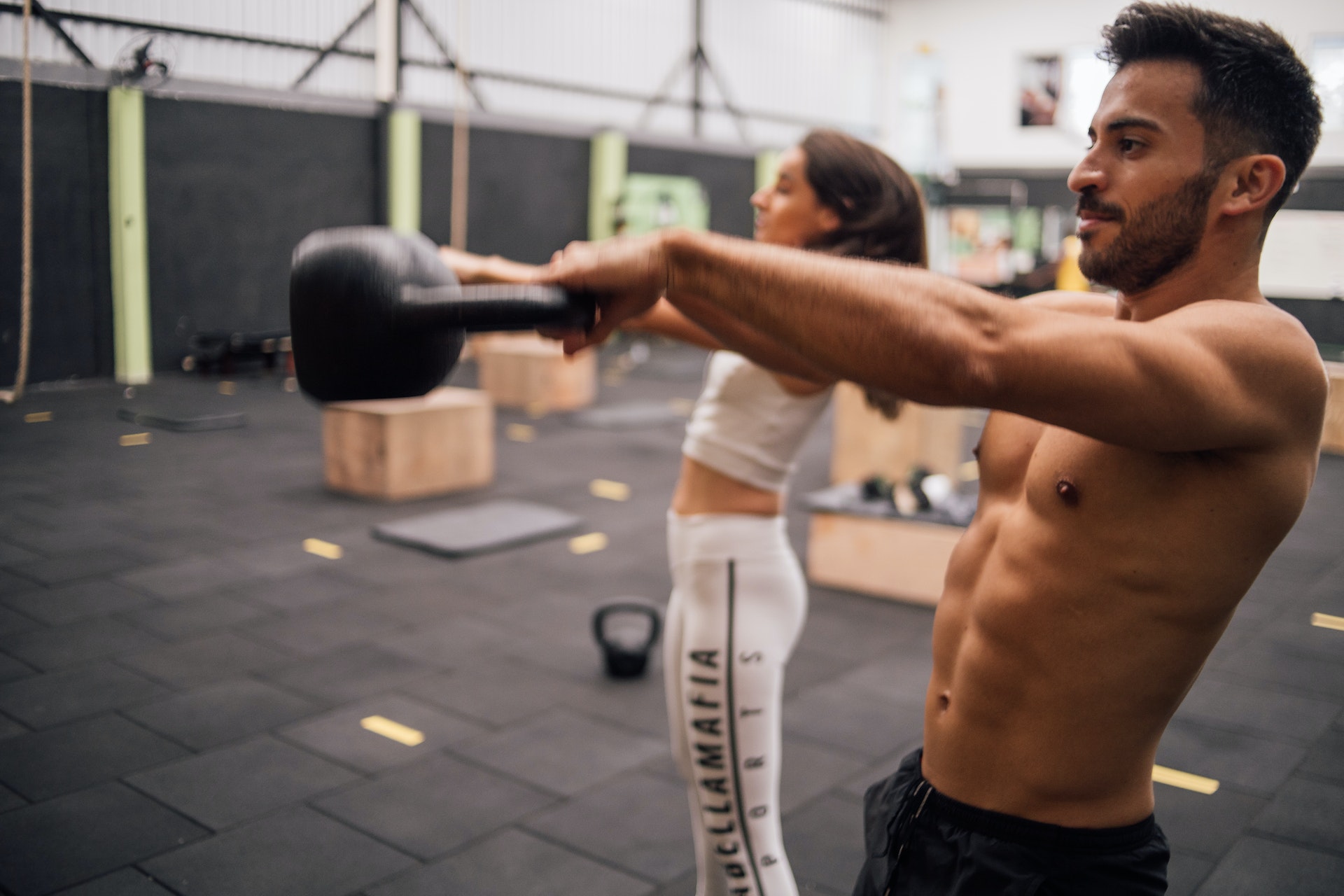 trening na lepszą formę kettlebell swing