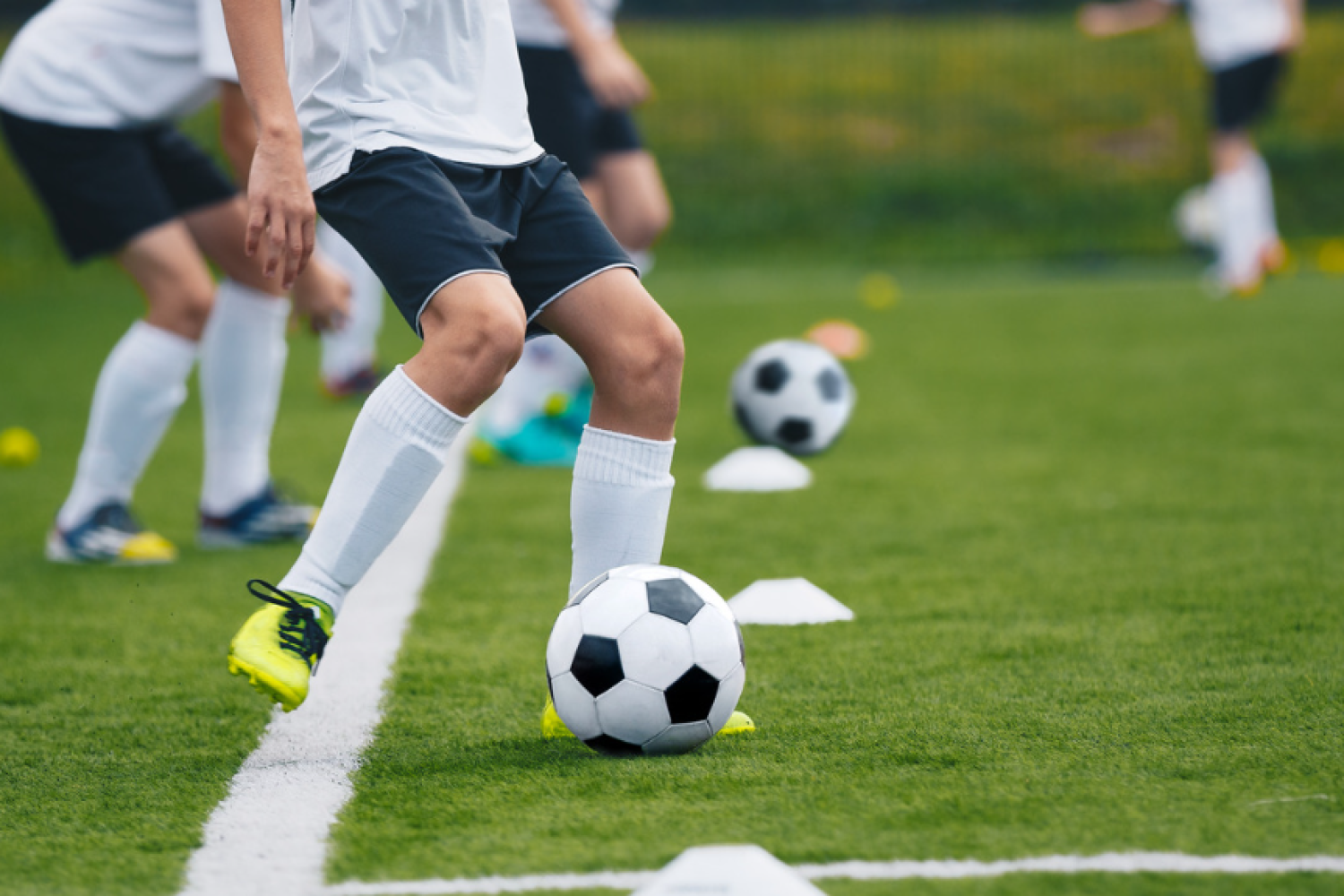 Trening piłkarski dla dzieci i młodzieży