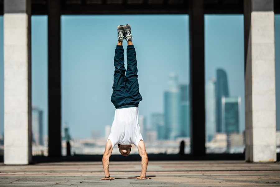 Trening siłowy inspirowany street workoutem